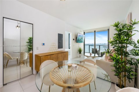 Condo in Miami, Florida, 1 bedroom  № 1944931 - photo 9