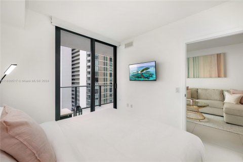 Condo in Miami, Florida, 1 bedroom  № 1944931 - photo 5