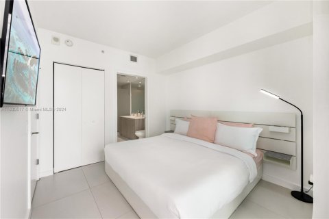 Condo in Miami, Florida, 1 bedroom  № 1944931 - photo 2