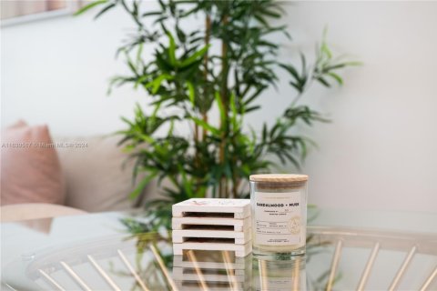 Condo in Miami, Florida, 1 bedroom  № 1944931 - photo 24
