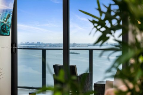 Condo in Miami, Florida, 1 bedroom  № 1944931 - photo 25