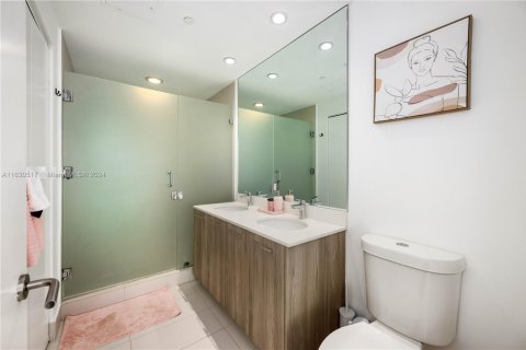 Condo in Miami, Florida, 1 bedroom  № 1944931 - photo 3