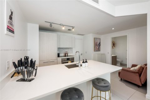 Condo in Miami, Florida, 1 bedroom  № 1944931 - photo 17