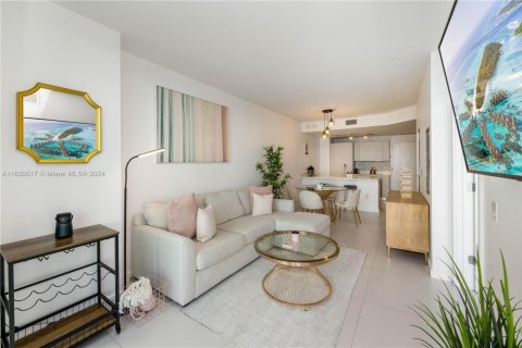 Condo in Miami, Florida, 1 bedroom  № 1944931 - photo 12