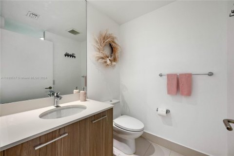 Condo in Miami, Florida, 1 bedroom  № 1944931 - photo 23