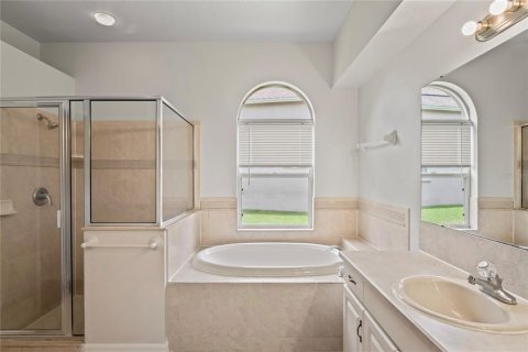 House in Fish Hawk, Florida 4 bedrooms, 246.93 sq.m. № 1690852 - photo 15