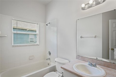 House in Fish Hawk, Florida 4 bedrooms, 246.93 sq.m. № 1690852 - photo 17