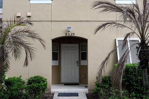 Adosado en Kissimmee, Florida 3 dormitorios, 120.31 m2 № 2196331