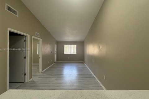 Снять в аренду кондоминиум в Хомстед, Флорида 2 спальни, 75.72м2, № 1972370 - фото 27