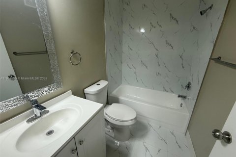 Снять в аренду кондоминиум в Хомстед, Флорида 2 спальни, 75.72м2, № 1972370 - фото 26
