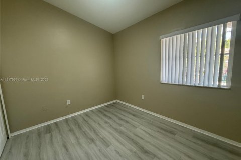 Снять в аренду кондоминиум в Хомстед, Флорида 2 спальни, 75.72м2, № 1972370 - фото 24