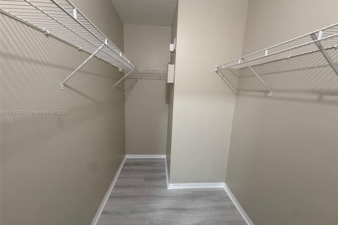 Снять в аренду кондоминиум в Хомстед, Флорида 2 спальни, 75.72м2, № 1972370 - фото 19