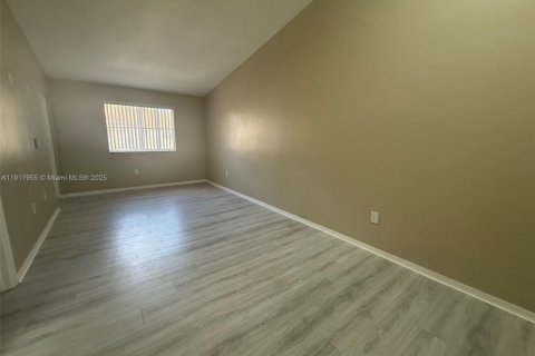 Снять в аренду кондоминиум в Хомстед, Флорида 2 спальни, 75.72м2, № 1972370 - фото 23