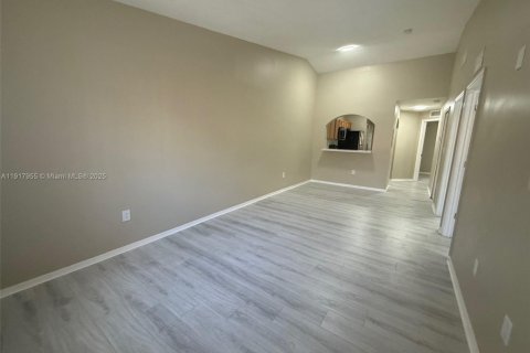 Снять в аренду кондоминиум в Хомстед, Флорида 2 спальни, 75.72м2, № 1972370 - фото 7