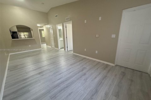 Снять в аренду кондоминиум в Хомстед, Флорида 2 спальни, 75.72м2, № 1972370 - фото 4