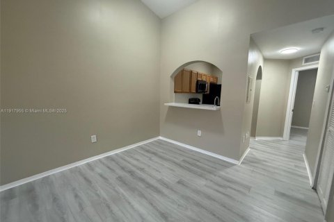 Снять в аренду кондоминиум в Хомстед, Флорида 2 спальни, 75.72м2, № 1972370 - фото 6