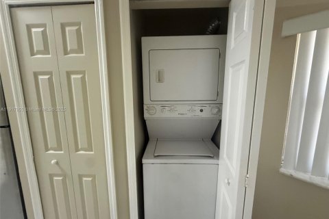 Снять в аренду кондоминиум в Хомстед, Флорида 2 спальни, 75.72м2, № 1972370 - фото 15