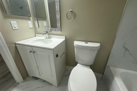 Снять в аренду кондоминиум в Хомстед, Флорида 2 спальни, 75.72м2, № 1972370 - фото 25