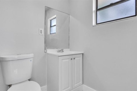 Casa en alquiler en Saint Petersburg, Florida, 4 dormitorios, 115.94 m2 № 1725093 - foto 14