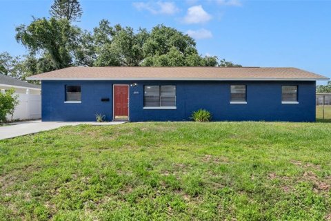 Casa en alquiler en Saint Petersburg, Florida, 4 dormitorios, 115.94 m2 № 1725093 - foto 1