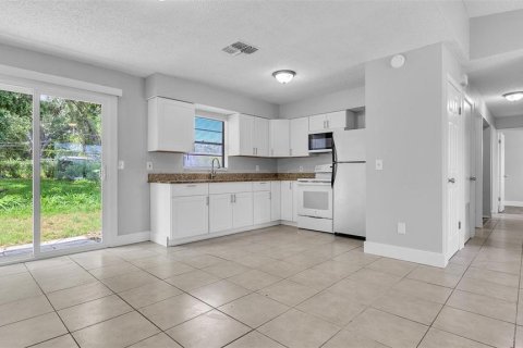 Casa en alquiler en Saint Petersburg, Florida, 4 dormitorios, 115.94 m2 № 1725093 - foto 30