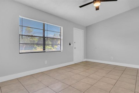 Casa en alquiler en Saint Petersburg, Florida, 4 dormitorios, 115.94 m2 № 1725093 - foto 17