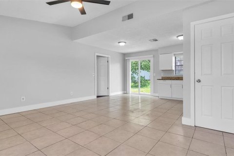 Casa en alquiler en Saint Petersburg, Florida, 4 dormitorios, 115.94 m2 № 1725093 - foto 29