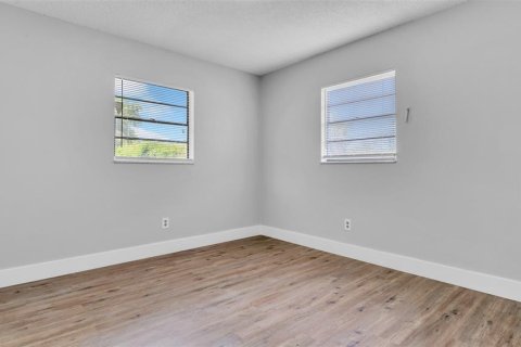 Casa en alquiler en Saint Petersburg, Florida, 4 dormitorios, 115.94 m2 № 1725093 - foto 12