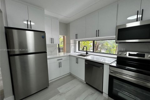 Condo in Sunny Isles Beach, Florida, 1 bedroom  № 1898063 - photo 19