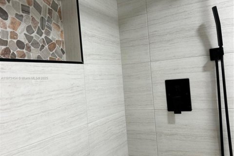Condo in Sunny Isles Beach, Florida, 1 bedroom  № 1898063 - photo 25