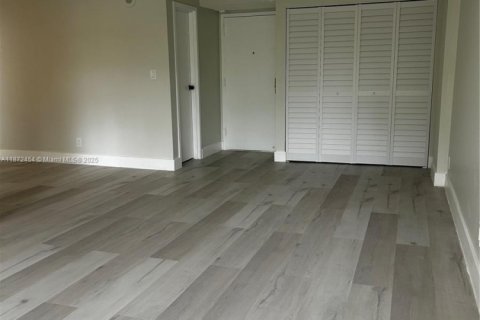 Condo in Sunny Isles Beach, Florida, 1 bedroom  № 1898063 - photo 11