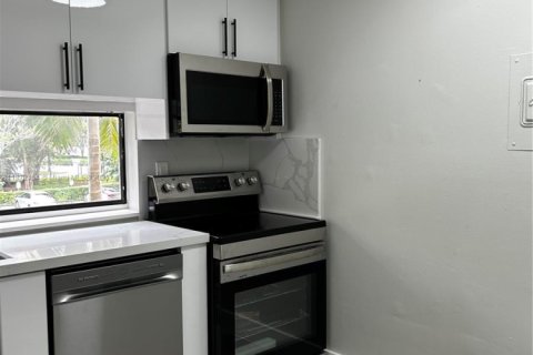 Condo in Sunny Isles Beach, Florida, 1 bedroom  № 1898063 - photo 18