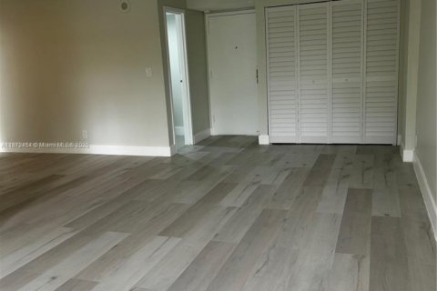 Condo in Sunny Isles Beach, Florida, 1 bedroom  № 1898063 - photo 10