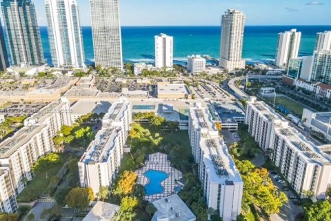 Condo in Sunny Isles Beach, Florida, 1 bedroom  № 1898063 - photo 2