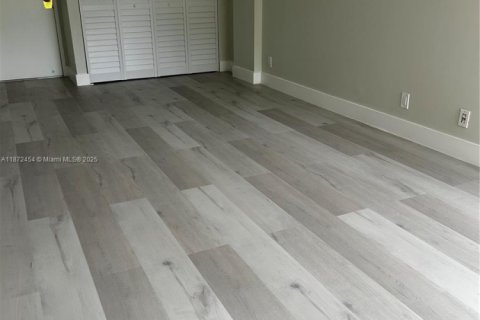 Condo in Sunny Isles Beach, Florida, 1 bedroom  № 1898063 - photo 9