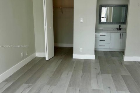 Condo in Sunny Isles Beach, Florida, 1 bedroom  № 1898063 - photo 20