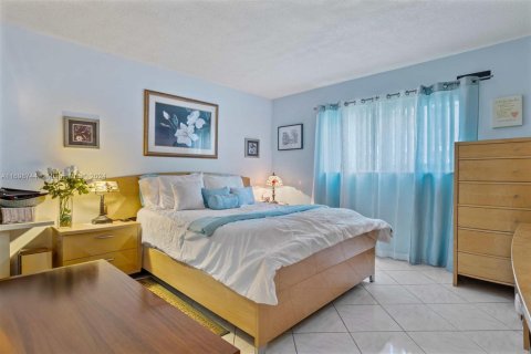 Condominio en venta en Hallandale Beach, Florida, 1 dormitorio, 74.32 m2 № 1452371 - foto 4