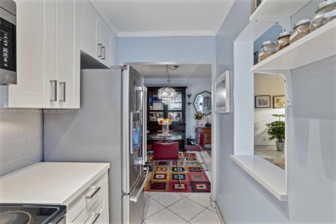 Condominio en venta en Hallandale Beach, Florida, 1 dormitorio, 74.32 m2 № 1452371 - foto 13