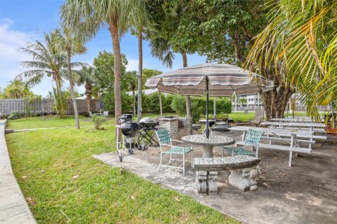 Condominio en venta en Hallandale Beach, Florida, 1 dormitorio, 74.32 m2 № 1452371 - foto 17