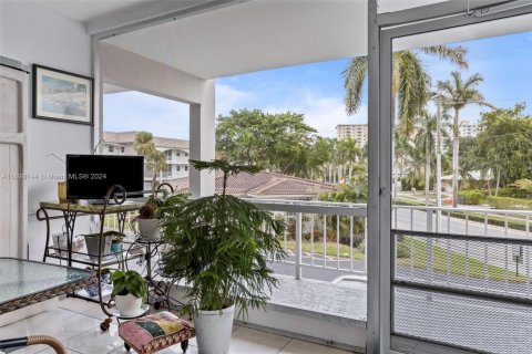 Condominio en venta en Hallandale Beach, Florida, 1 dormitorio, 74.32 m2 № 1452371 - foto 2