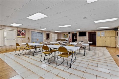 Condominio en venta en Hallandale Beach, Florida, 1 dormitorio, 74.32 m2 № 1452371 - foto 22