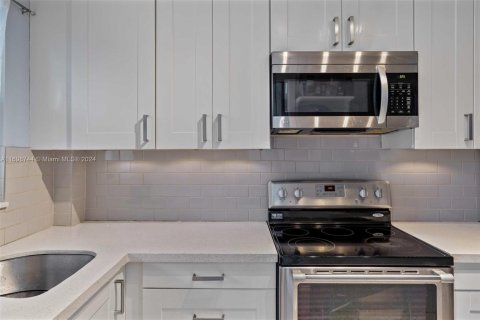 Condominio en venta en Hallandale Beach, Florida, 1 dormitorio, 74.32 m2 № 1452371 - foto 12