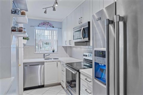 Condominio en venta en Hallandale Beach, Florida, 1 dormitorio, 74.32 m2 № 1452371 - foto 1
