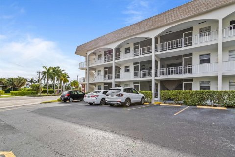 Condominio en venta en Hallandale Beach, Florida, 1 dormitorio, 74.32 m2 № 1452371 - foto 14