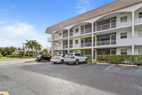 Condominio en venta en Hallandale Beach, Florida, 1 dormitorio, 74.32 m2 № 1452371 - foto 27