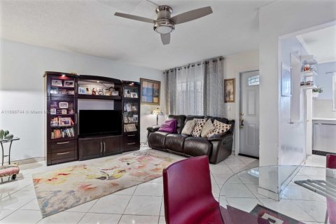 Condominio en venta en Hallandale Beach, Florida, 1 dormitorio, 74.32 m2 № 1452371 - foto 6