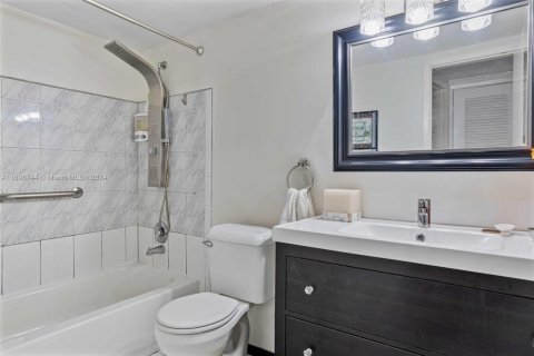 Condominio en venta en Hallandale Beach, Florida, 1 dormitorio, 74.32 m2 № 1452371 - foto 8