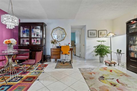 Condominio en venta en Hallandale Beach, Florida, 1 dormitorio, 74.32 m2 № 1452371 - foto 11