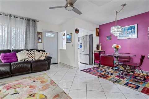 Condominio en venta en Hallandale Beach, Florida, 1 dormitorio, 74.32 m2 № 1452371 - foto 9