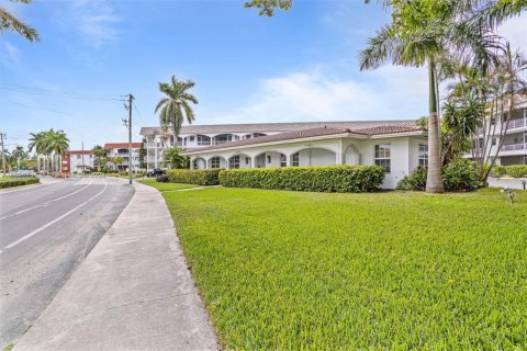 Condominio en venta en Hallandale Beach, Florida, 1 dormitorio, 74.32 m2 № 1452371 - foto 24